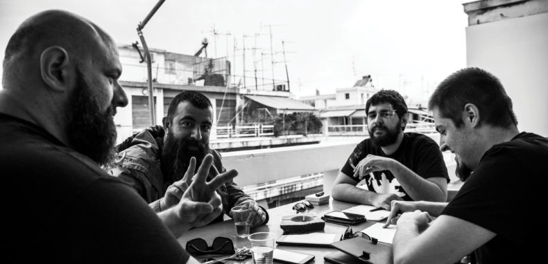 Συζητώντας με τους 2 Smoking Barrels για την εκπομπή τους και για την ελληνική μουσική κοινότητα