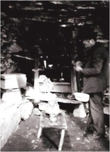 Ιερέας των Khevsur επί τω έργω χωριό Akhieli, Γεωργία 1977